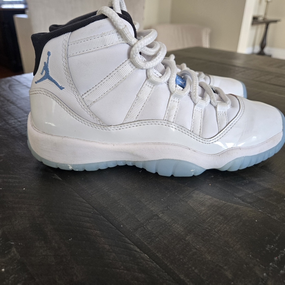 Jordan 11 Retro Legend Blue